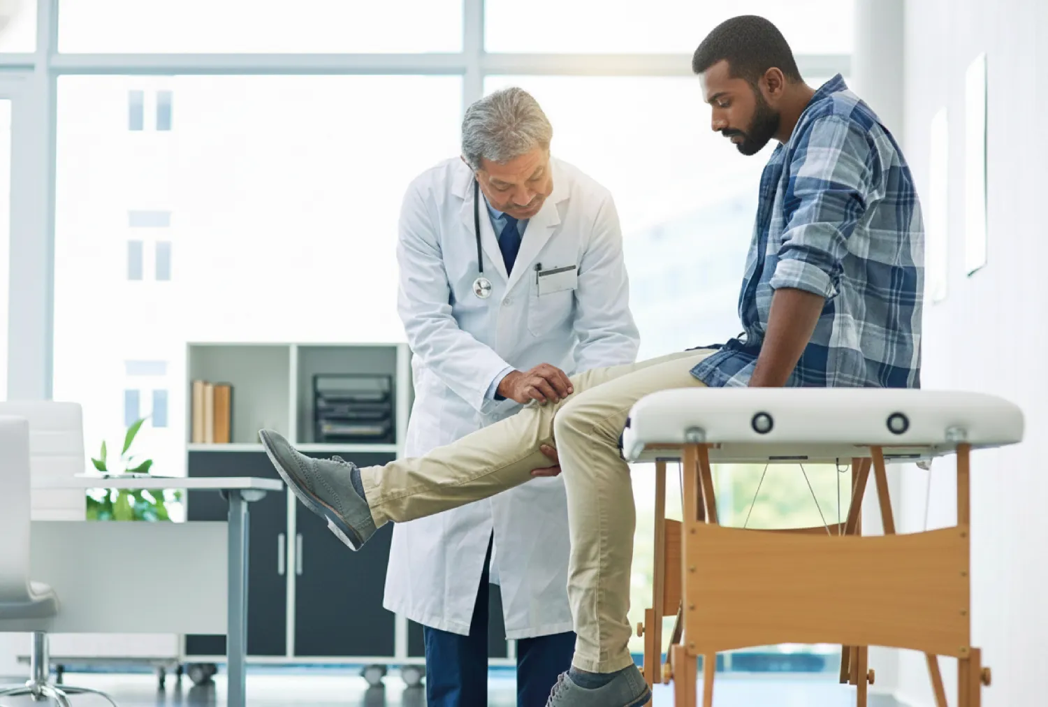 Blog Image - Navigating Knee Pain: When Is It Time to See an Orthopaedic Doctor?