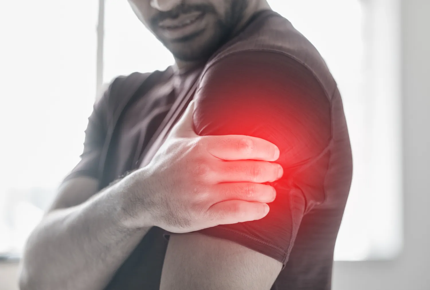 Blog Image - 7 Warning Signs of a Rotator Cuff Tear You Shouldn't Ignore